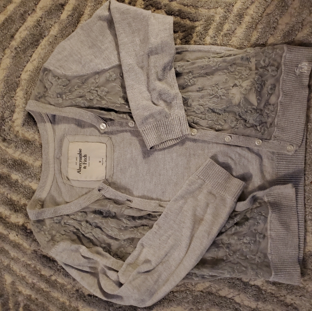 Abercrombie cardigan size med